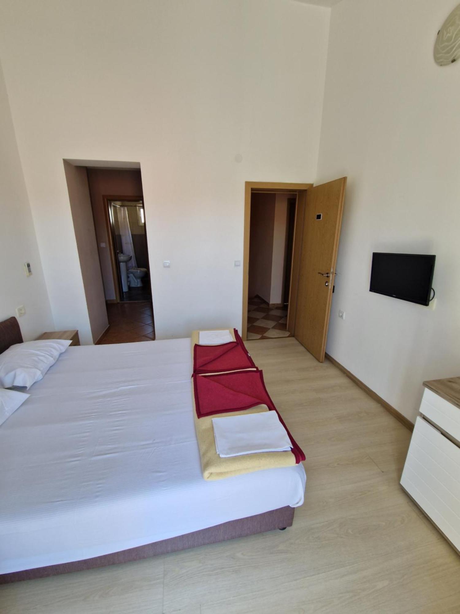 Guest House Damjana Budva Bagian luar foto