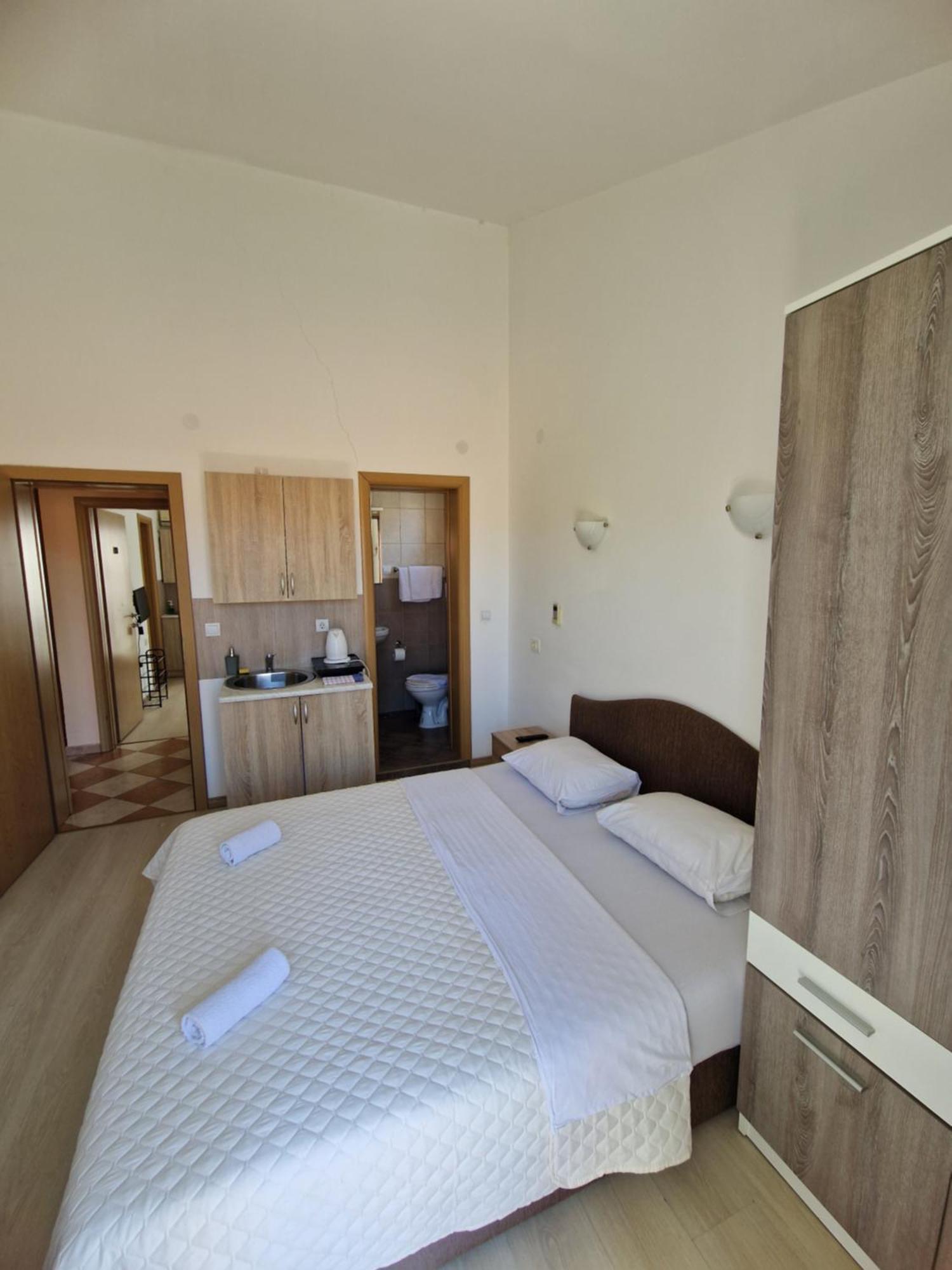 Guest House Damjana Budva Bagian luar foto