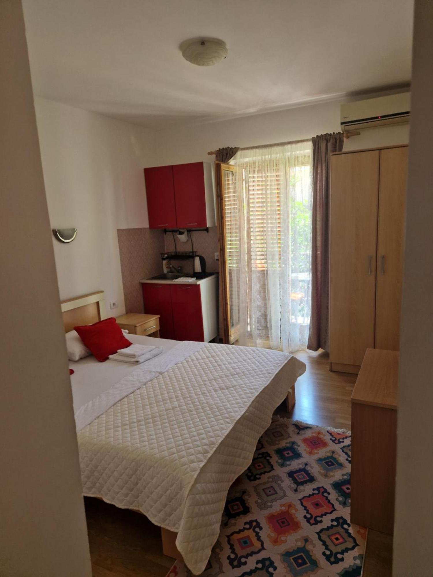 Guest House Damjana Budva Bagian luar foto