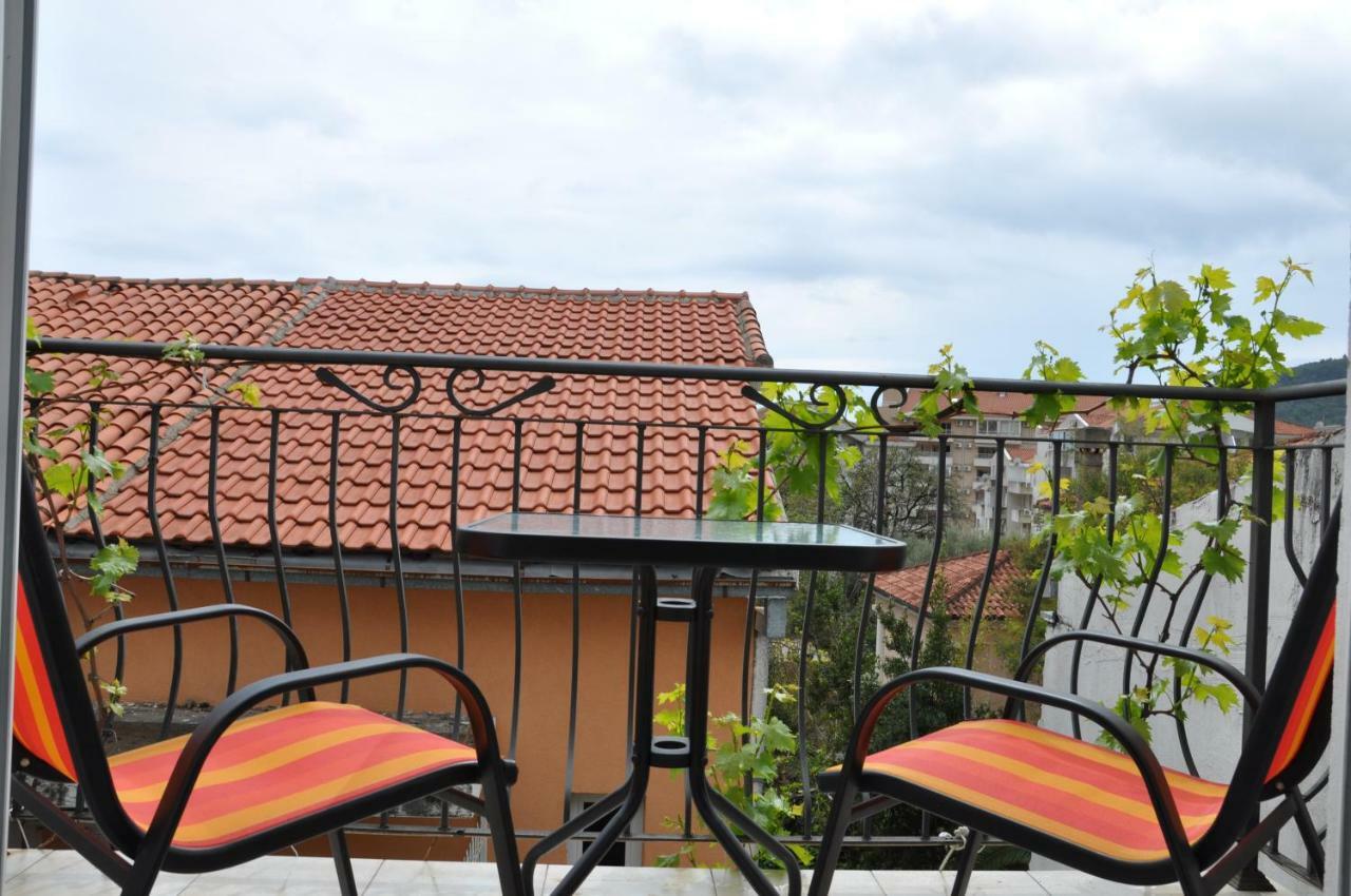 Guest House Damjana Budva Bagian luar foto
